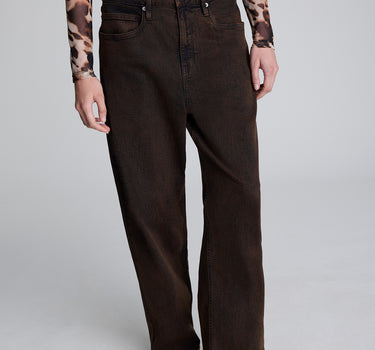Pantalón tipo jean de corte boyfriend para mujer