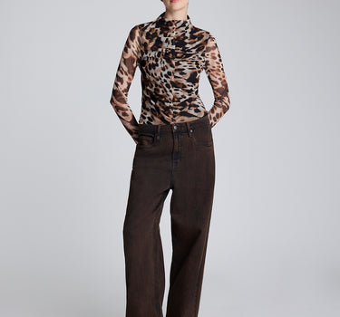 Pantalón tipo jean de corte boyfriend para mujer