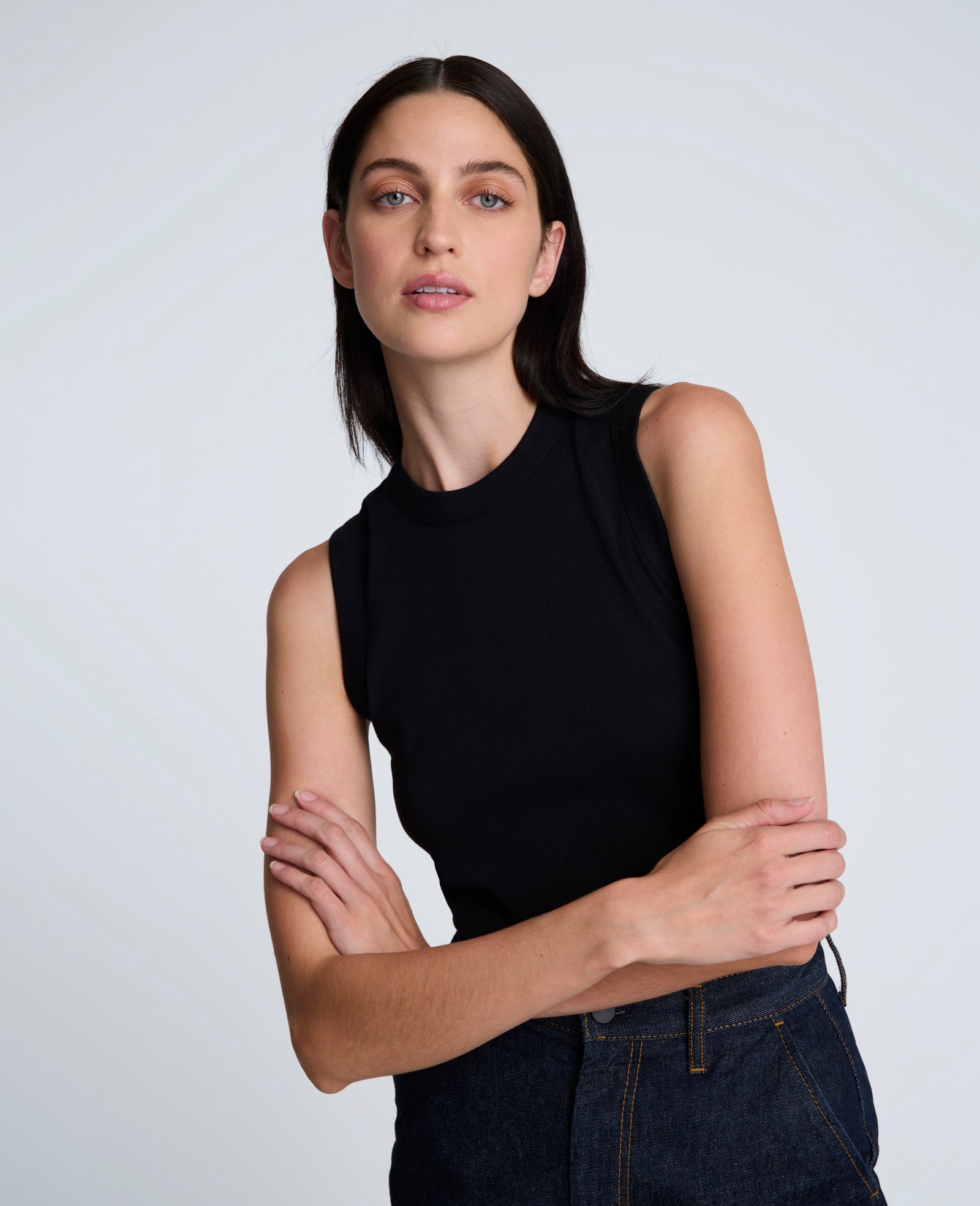 Camiseta sin mangas de cuello redondo para mujer