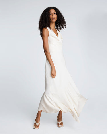 Vestido sesgado de satín con cuello vuelto para mujer
