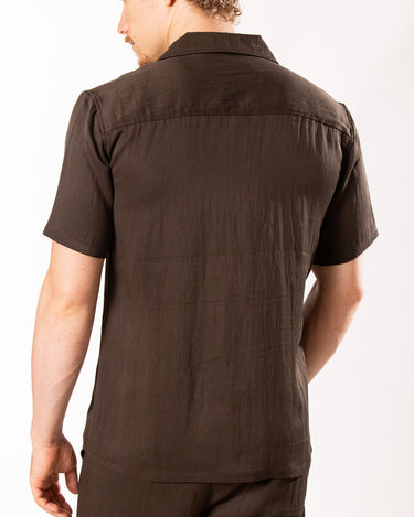 Camisa casual manga corta diseño clásico regular fit para hombre