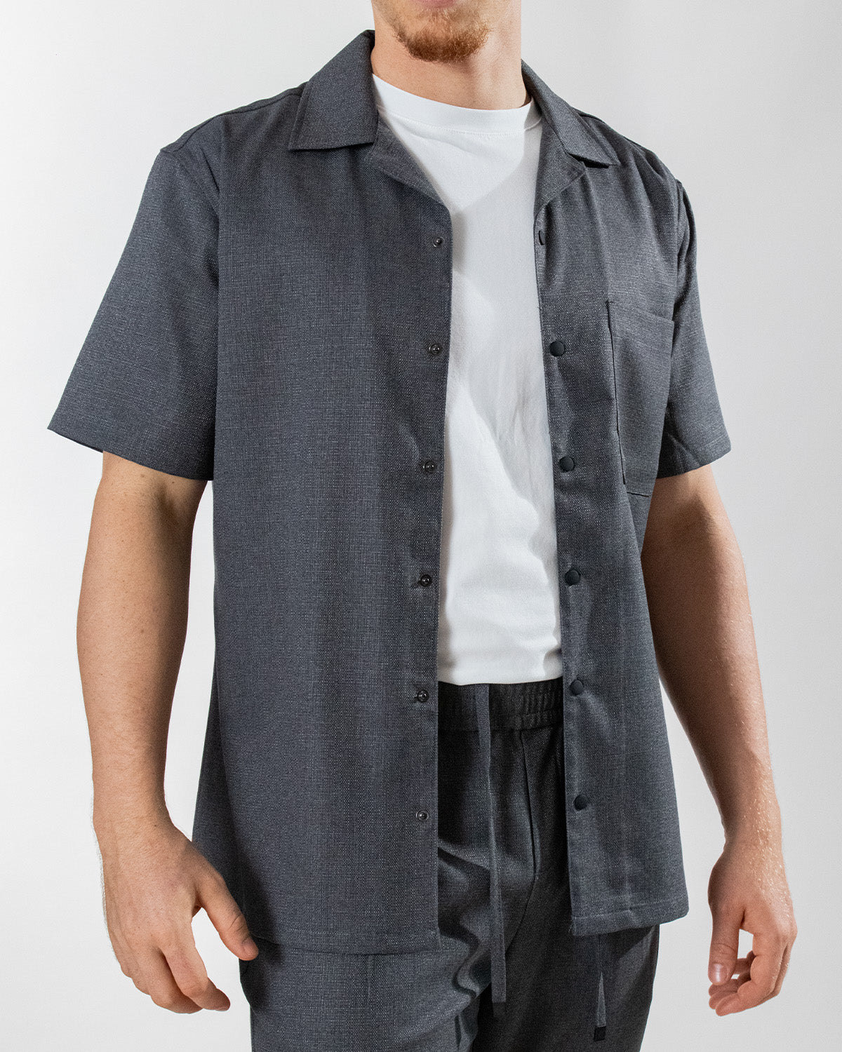 Camisa casual manga corta diseño clásico regular fit para hombre