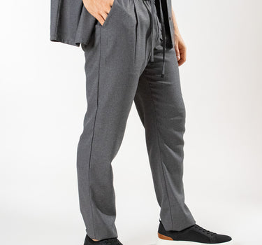 Pantalón diseño deportivo regular fit para hombre