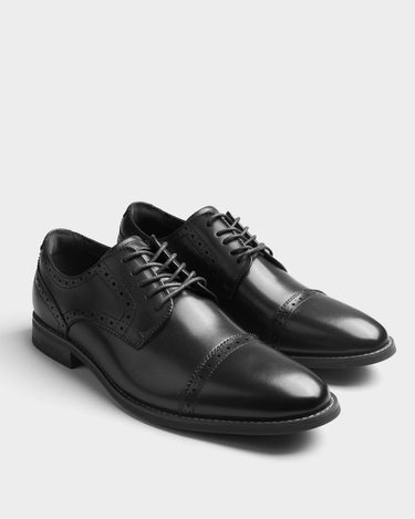 Zapatos de vestir de cuero para hombre carslie toe cap