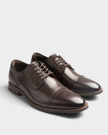 Zapatos de vestir de cuero para hombre carslie toe cap